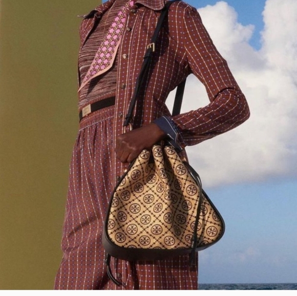 $598 Tory Burch T Monogram Bell Bag Black/Tan - Picture 9 of 9